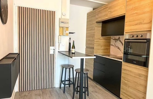 Cherbourg-en-Cotentin Apartment | Cosy 2-room apartment with free parking & public transport nearby