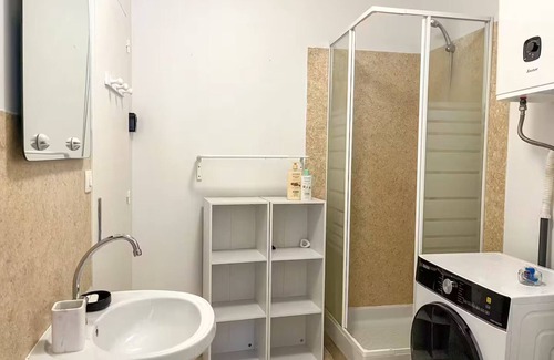 Cherbourg-en-Cotentin Apartment | Cosy 2-room apartment with free parking & public transport nearby