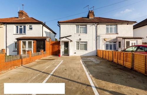 St. Helier Apartment | Cosy 2bedroom flat in London|free parking on premise