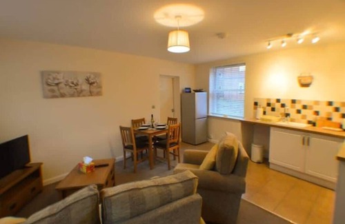 Castle Donington Apartment | Cosy 2BR Apt Near Airport Free Parking | By DerBnB