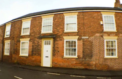 Castle Donington Apartment | Cosy 2BR Apt Near Airport Free Parking | By DerBnB