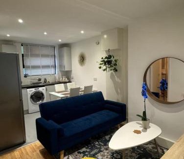 Bromley South Apartment | Cosy 2BR Flat Excellent Location