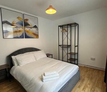 Bromley South Apartment | Cosy 2BR Flat Excellent Location