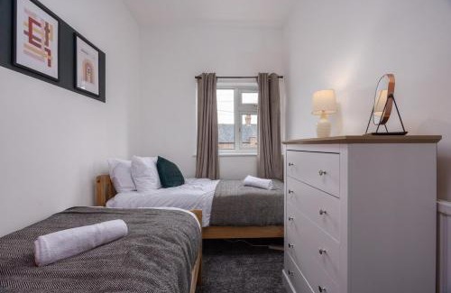 Darlington House | Cosy 2BR Home in Darlington Near Hospital