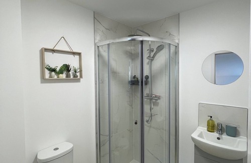 Dover House | Cosy 3-Bed Dover | Sleeps 8 | EV + Free Parking