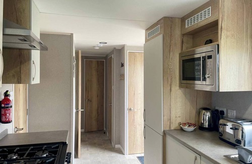 Ampney Crucis Cabin | Cosy 3 Bedroom Caravan in South Cerney