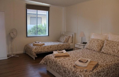 Kingscote House | Cosy 3 bedroom cottage in the centre of Kingscote