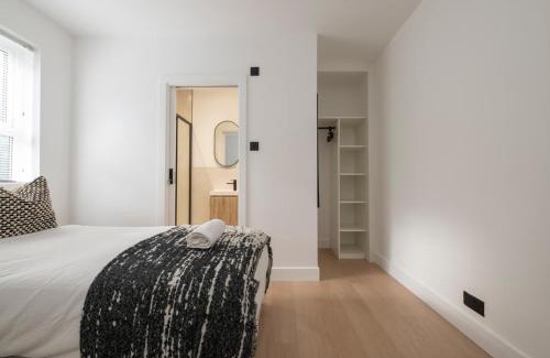 Chatham House | Cosy 4 bed with free parking, Chatham Town Centre