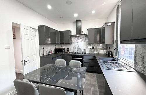 Levenshulme House | Cosy 5-Bed Home in Levenshulme