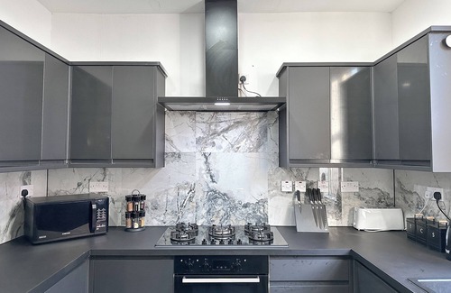 Levenshulme House | Cosy 5-Bed Home in Levenshulme