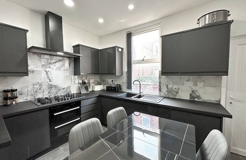 Levenshulme House | Cosy 5-Bed Home in Levenshulme