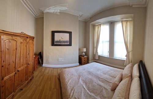 Belfast City Centre House | Cosy 5 Bedroom Property near Botanic Avenue - 5-10 Minute Walk from City Centre