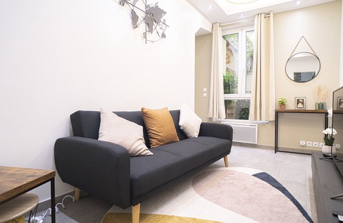 Les Puces de Saint-Ouen Apartment | Cosy 54m² souplex with indoor sauna