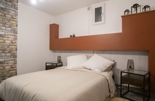 Les Puces de Saint-Ouen Apartment | Cosy 54m² souplex with indoor sauna