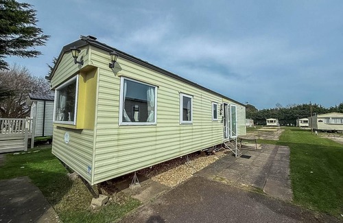 Skegness House | Cosy 8 berth caravan near to Skegness at Southview Holiday Park ref 33057F