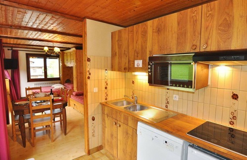 La Chapelle-d'Abondance Apartment | Cosy apartment for 4 guests with WIFI, TV, balcony, pets allowed and panoramic view