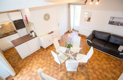 Saint-Jouan-des-Guerets Apartment | Cosy apartment for 5 guests with WIFI, pool, TV and terrace