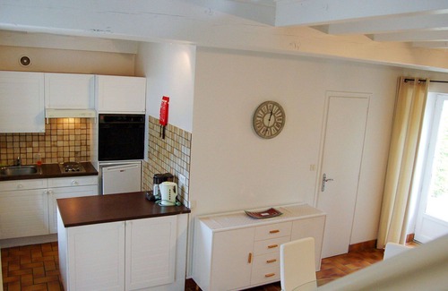 Saint-Jouan-des-Guerets Apartment | Cosy apartment for 5 guests with WIFI, pool, TV and terrace