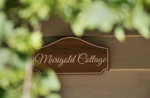 Daylesford Cottage | Cosy and authentic 1870s miner's cottage - Views, fireplace, stroll into town