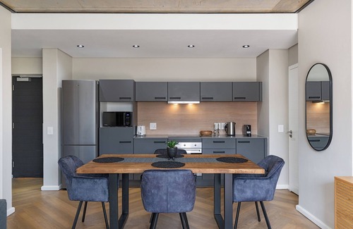 Century City Apartment | Cosy and Charming Bridgewater One Apartment | Wifi