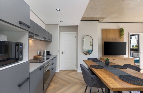 Century City Apartment | Cosy and Charming Bridgewater One Apartment | Wifi