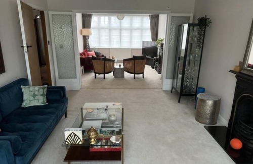 Canons House | Cosy and lovely 4-Bed House in Stanmore