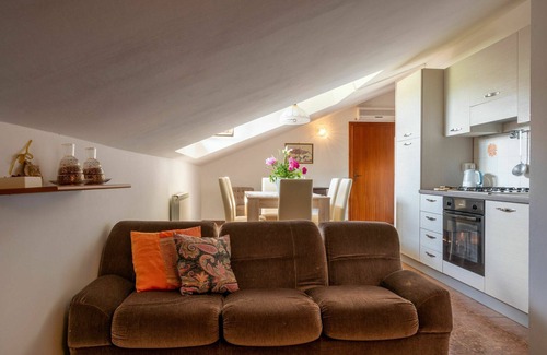 Castagnole delle Lanze Apartment | Cosy apartment for 4 people with WIFI, pool, A/C, TV and patio