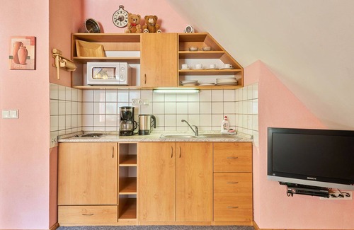 Starkov Villa | Cosy apartment in villa for 18 people with pool, WIFI, TV, patio, pets allowed and parking