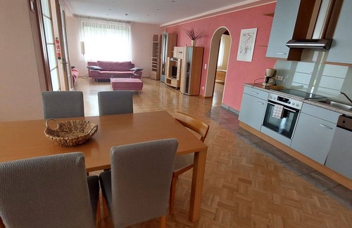 Augsdorf Apartment | Cosy apartment for 5 people with WIFI, TV and terrace