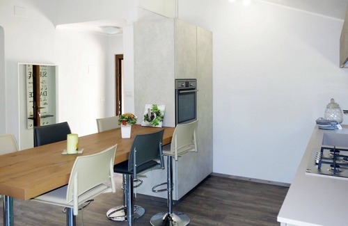 Cologna Spiaggia Villa | Cosy apartment in villa with WIFI, pool, hot tub, A/C, TV, patio, pets allowed and panoramic view