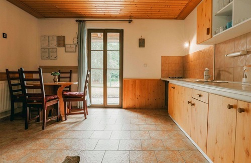 Desna Apartment | Cosy apartment for 4 people with pool, WIFI, TV, patio and parking