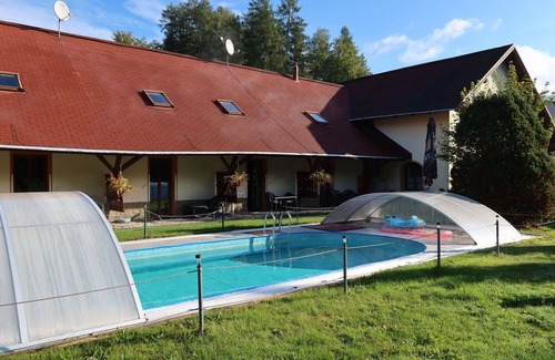 Desna Apartment | Cosy apartment for 4 people with pool, WIFI, TV, patio and parking