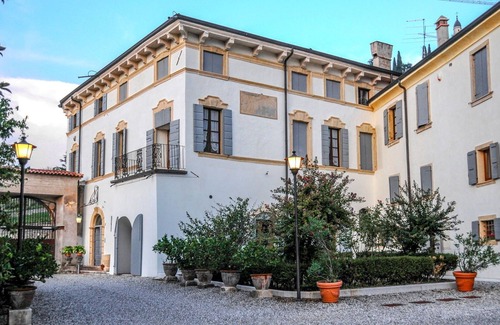 Colognola ai Colli Apartment | Cosy apartment for 8 guests with pool, WIFI, A/C and TV, close to Verona