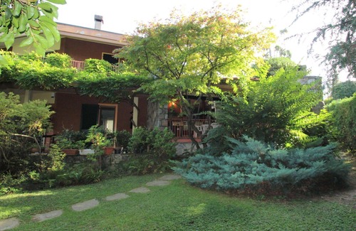 Porto Valtravaglia Apartment | Cosy apartment for 6 guests with pool, WIFI, TV and patio