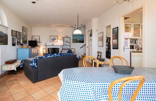 San Damiano dʼAsti Villa | Cosy apartment in villa for 6 people with WIFI, pool, TV, patio and pets allowed