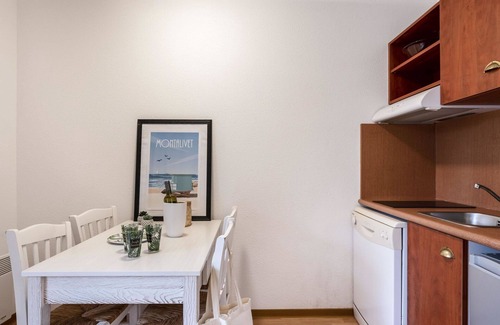 Le Verdon-sur-Mer Apartment | Cosy apartment for 4 people with pool, WIFI, TV, terrace and pets allowed