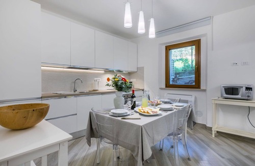 Casale Marittimo Apartment | Cosy apartment for 4 people with A/C, WIFI and TV