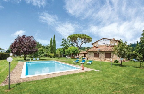 Poggiarello Villa | Cosy apartment in villa for 2 people with pool, A/C and TV, close to Siena