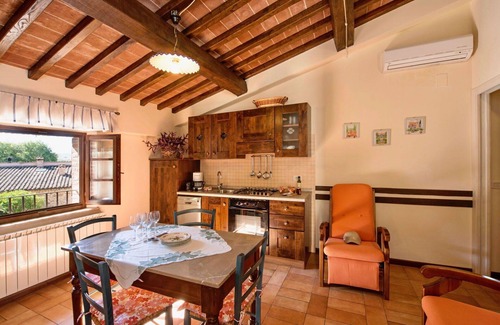 Popoltaio-Schiacciato Villa | Cosy apartment in villa for 4 guests with pool, A/C, WIFI, TV and patio