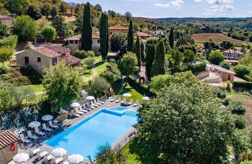 Popoltaio-Schiacciato Villa | Cosy apartment in villa for 4 guests with pool, A/C, WIFI, TV and patio