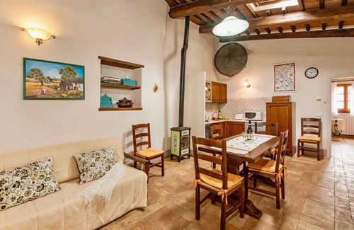 Popoltaio-Schiacciato Villa | Cosy apartment in villa for 8 guests with WIFI, pool, A/C, TV and patio