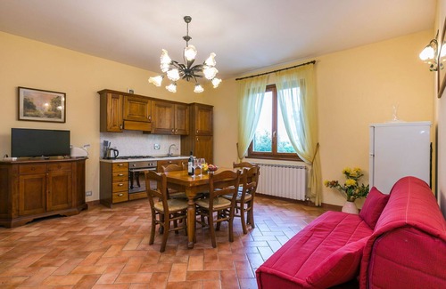 Badia Agnano Apartment | Cosy apartment with WIFI, private pool, TV, patio, pets allowed, panoramic view and parking