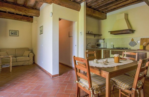 Sesto Fiorentino Villa | Cosy apartment in villa for 3 people with WIFI, pool, TV, patio and pets allowed