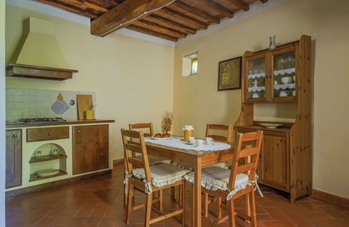 Sesto Fiorentino Villa | Cosy apartment in villa for 3 people with WIFI, pool, TV, patio and pets allowed