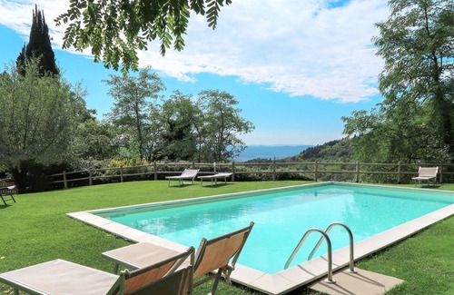 Sesto Fiorentino Villa | Cosy apartment in villa for 3 people with WIFI, pool, TV, patio and pets allowed