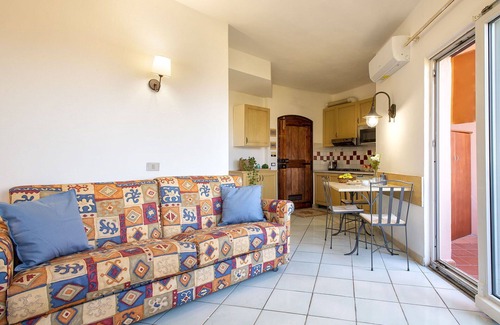 Canneddi Apartment | Cosy apartment for 4 people with A/C, WIFI, pool, TV, terrace and pets allowed