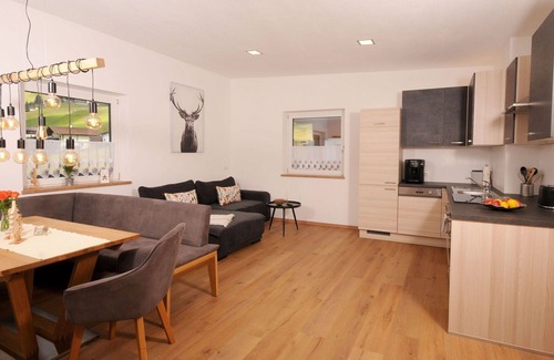 Tux Apartment | Cosy apartment for 4 people with WIFI, TV, terrace and parking