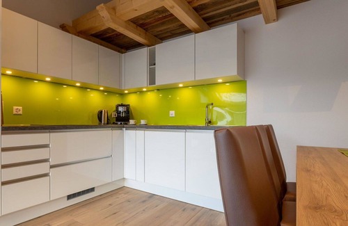 Saas Almagell Apartment | Cosy apartment for 7 people with WIFI, hot tub, TV and balcony