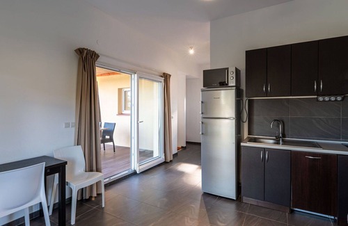 Favone Apartment | Cosy apartment for 4 people with A/C, pool, WIFI, TV, terrace and pets allowed