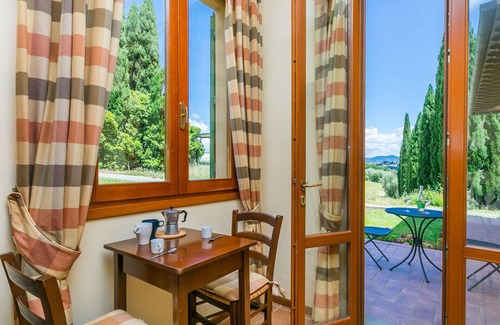 Cerreto Guidi Apartment | Cosy apartment for 4 guests with pool, WIFI, A/C, TV, pets allowed and parking